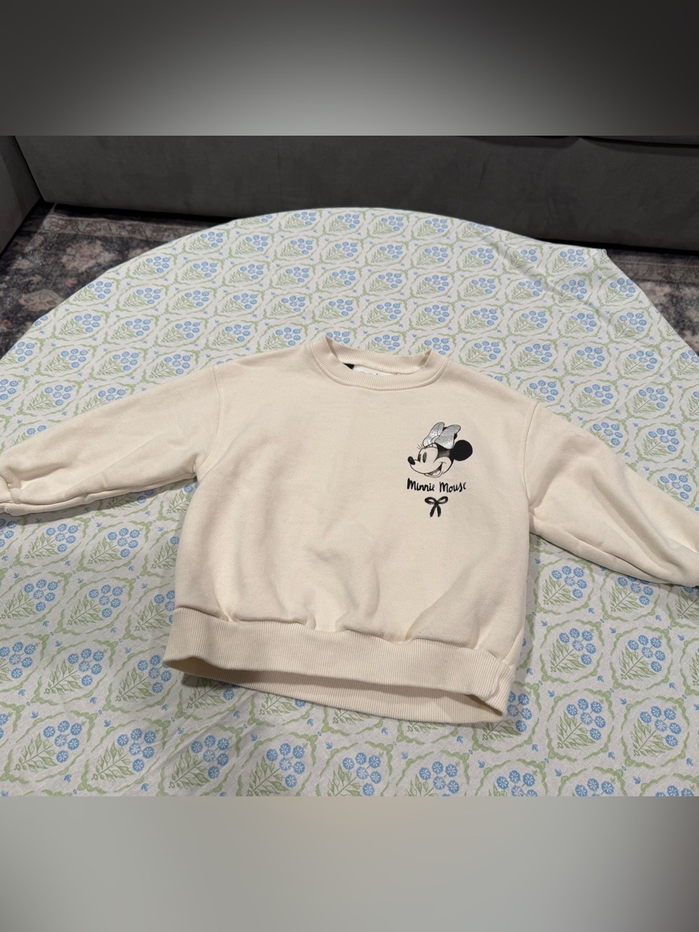 ZARA Minnie Mouse Cream Sweatshirt - Graphic Bow Detail